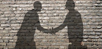 Schwarzarbeit bei Krankheit in Frankfurt am Main durch Detektei aufklären